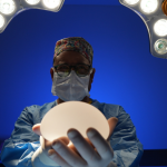 Gilberson Wanderley Silva alerta para os riscos que a falta de ética pode representar na cirurgia plástica, comprometendo a segurança e a confiança do paciente.