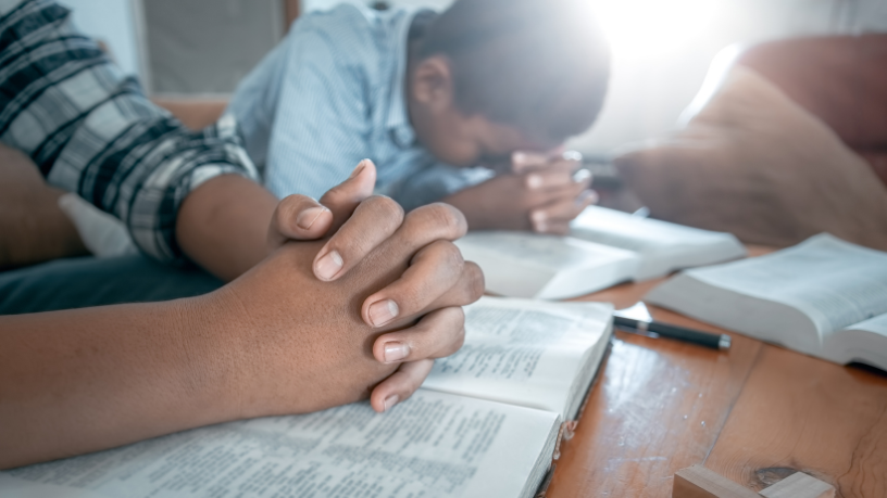Na Missa, Jose Eduardo De Oliveira e Silva ressalta o papel da Eucaristia na renovação espiritual dos fiéis.