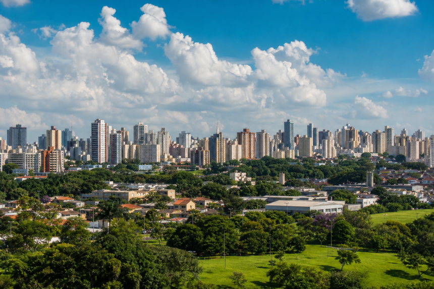 Vista urbana de Campinas com áreas verdes e prédios da cidade, representando desempenho urbano em ranking internacional.